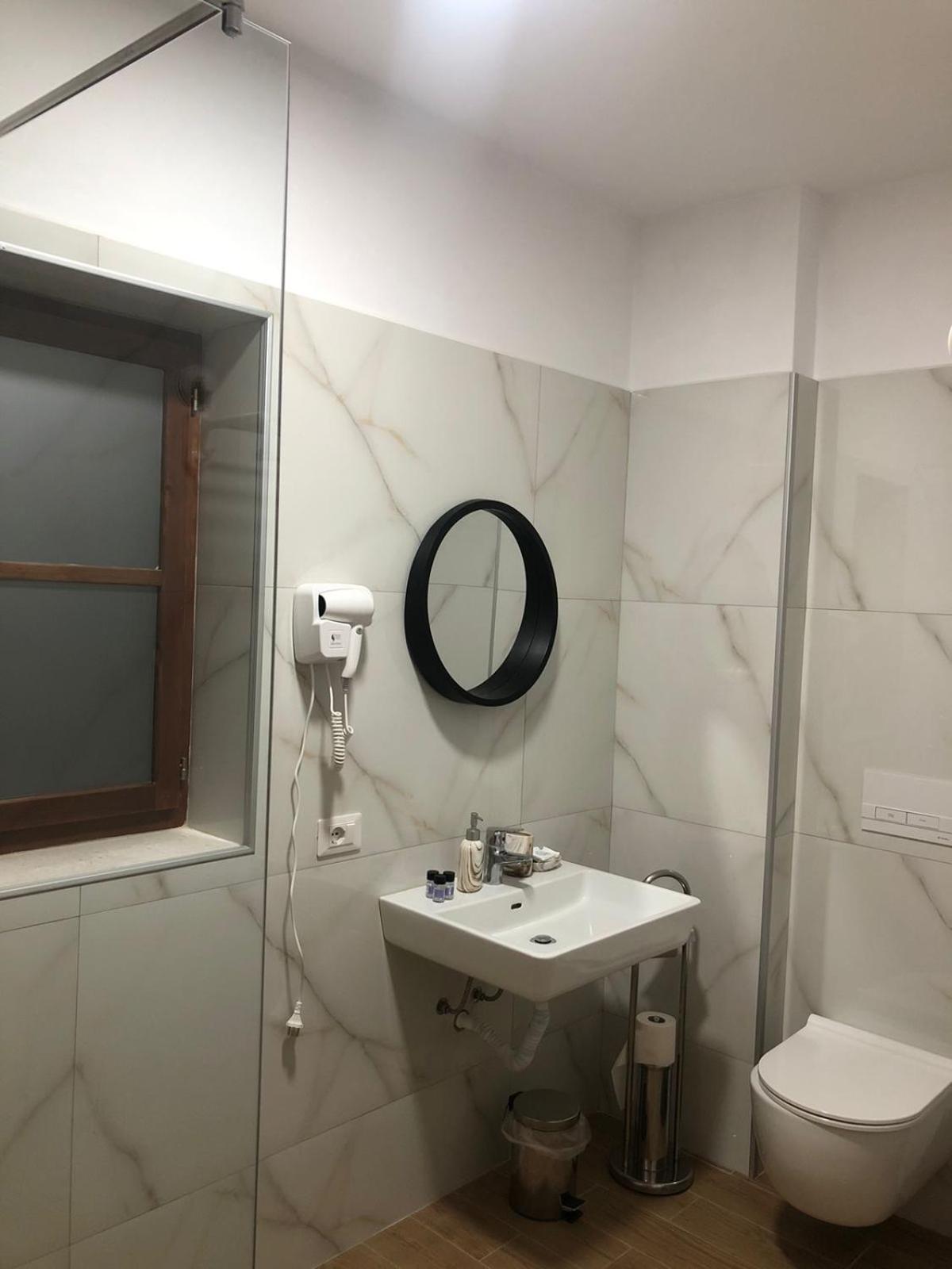 Hotel Kaso Ervehe Përmet Buitenkant foto